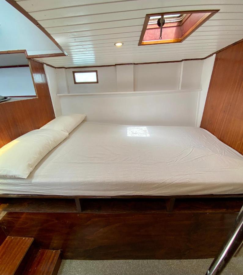 Отель Fantastico Velero En Barcelona Сан-Адриан-де-Бесос Экстерьер фото