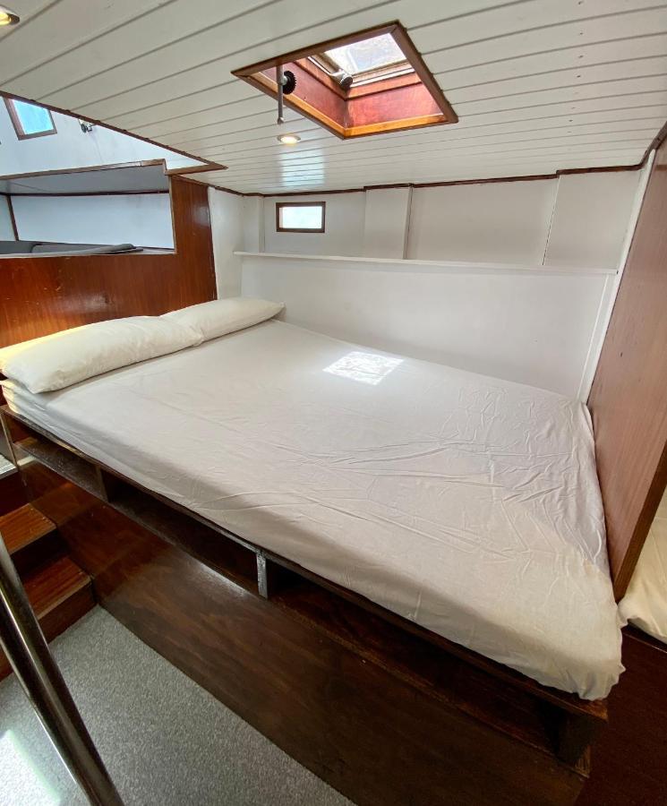 Отель Fantastico Velero En Barcelona Сан-Адриан-де-Бесос Экстерьер фото